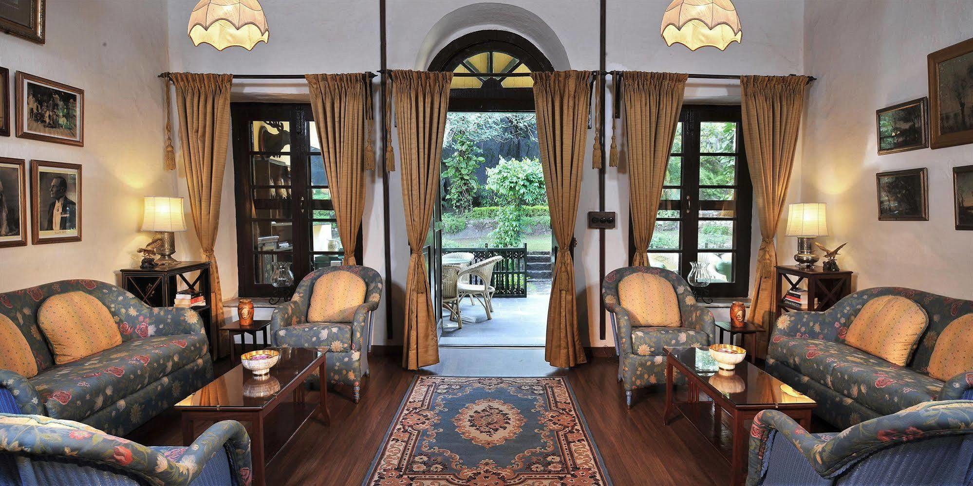 Welcomheritage Connaught House Mount Abu Exterior photo